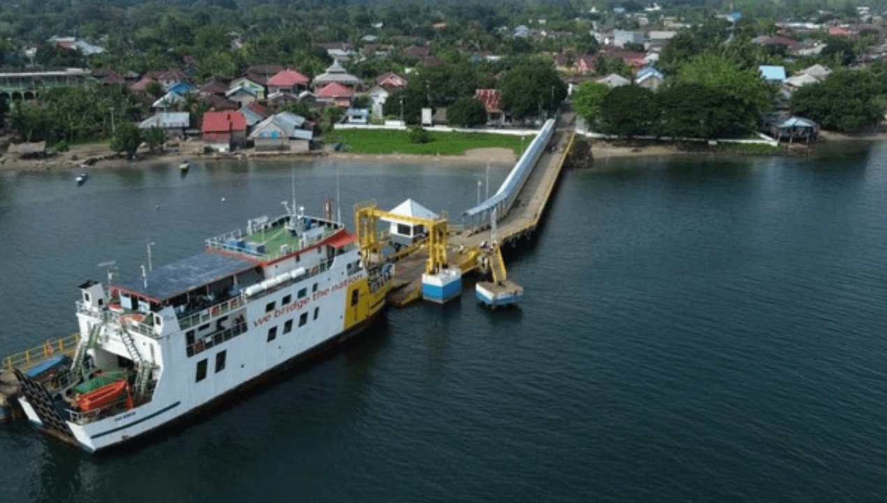 Naik Ferry Maluku Utara